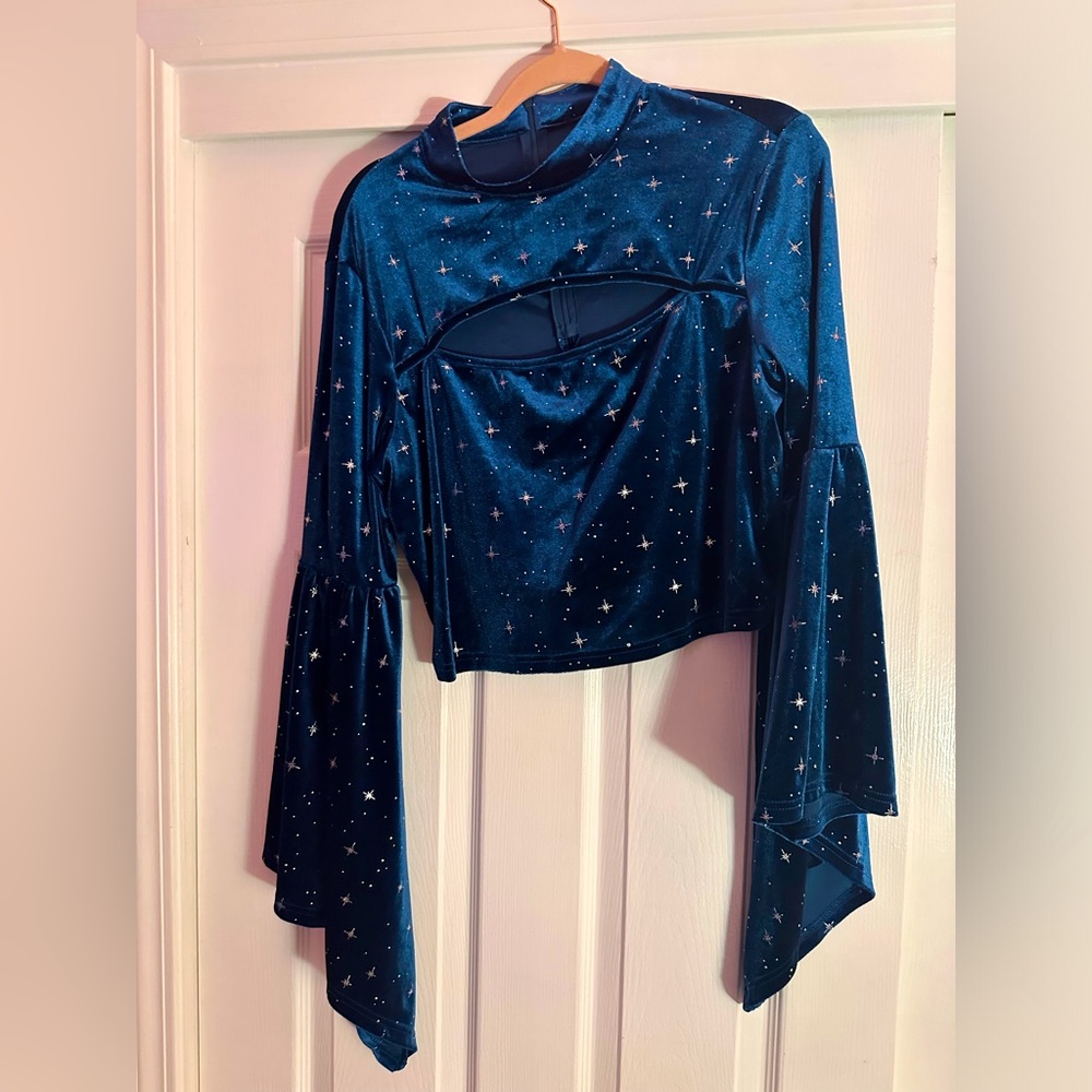 Blue Starry Cutout Flare Sleeve Top
